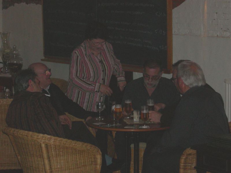 Bestuur overlegt en drinkt2